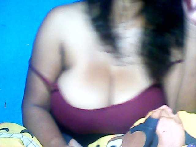 MIRANDAW live cam on BongaCams