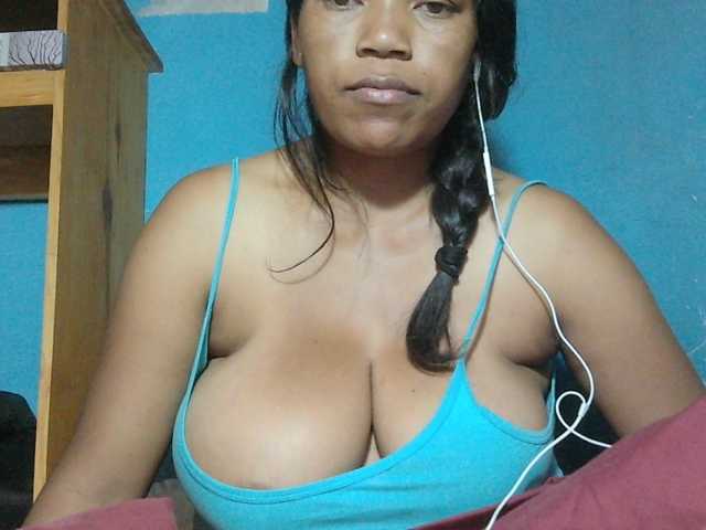 MIRANDAW live cam on BongaCams