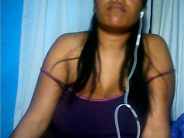 MIRANDAW live cam on BongaCams