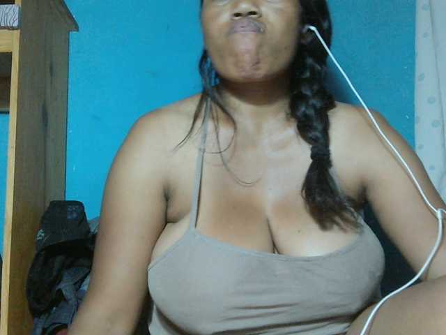 MIRANDAW live cam on BongaCams