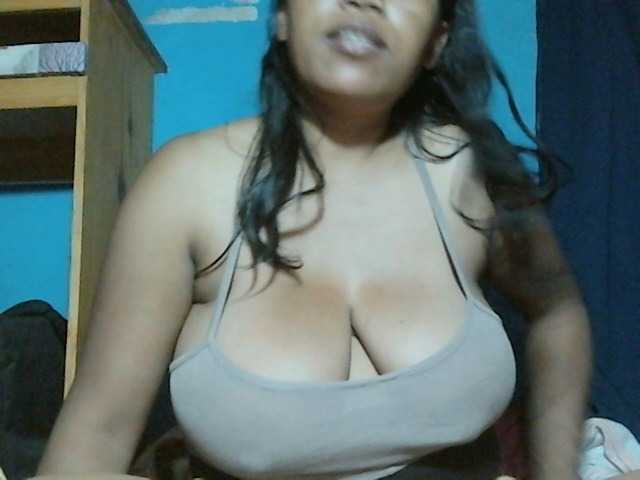 MIRANDAW live cam on BongaCams