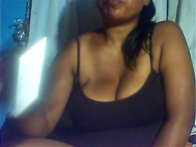 MIRANDAW's BongaCams show and profile