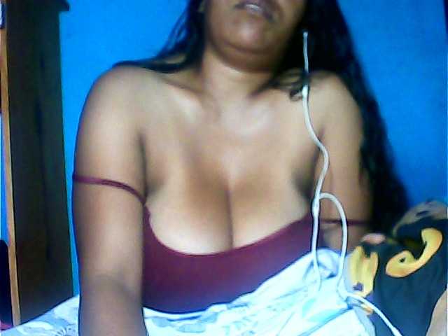 MIRANDAW live cam on BongaCams