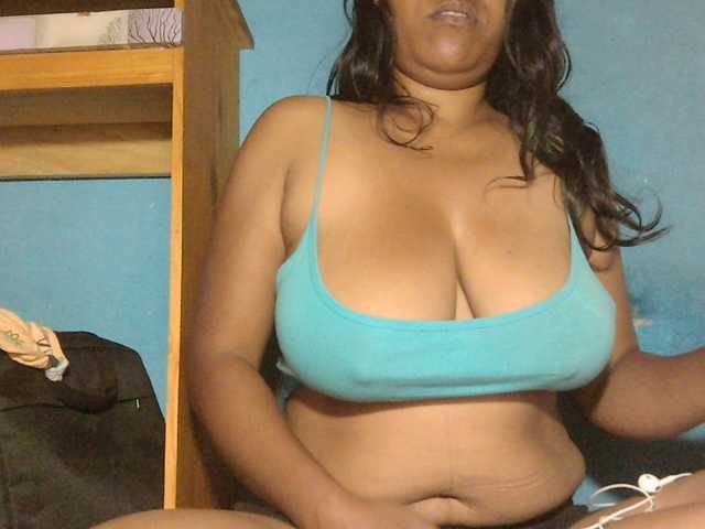 MIRANDAW live cam on BongaCams
