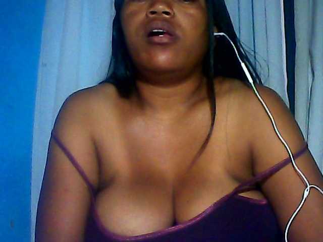 MIRANDAW live cam on BongaCams