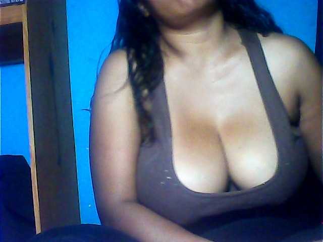 MIRANDAW live cam on BongaCams