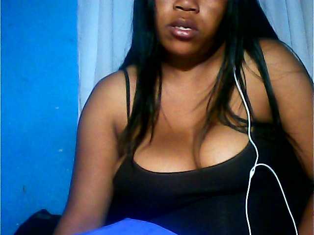 MIRANDAW live cam on BongaCams