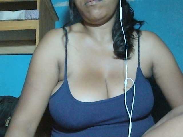 MIRANDAW live cam on BongaCams