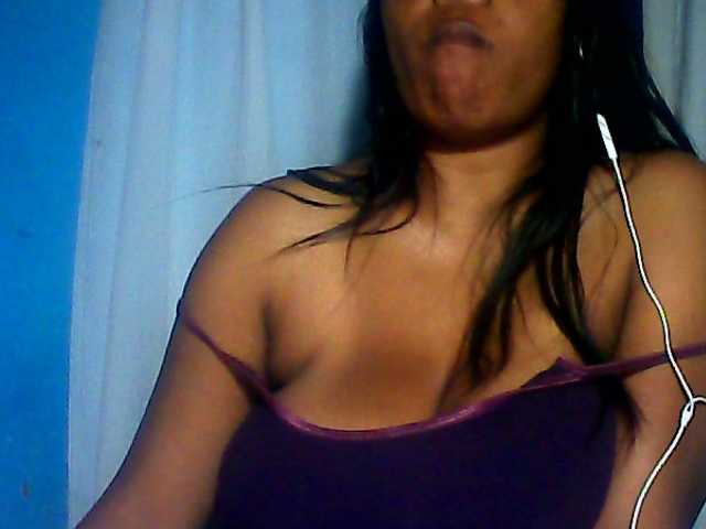 MIRANDAW live cam on BongaCams