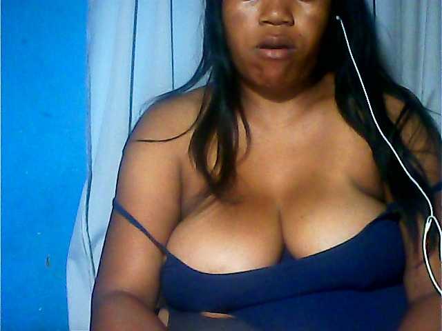 MIRANDAW live cam on BongaCams