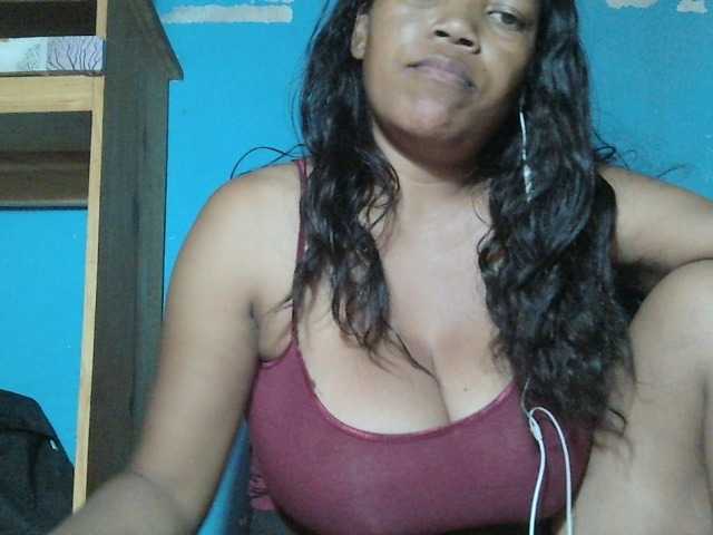 MIRANDAW live cam on BongaCams