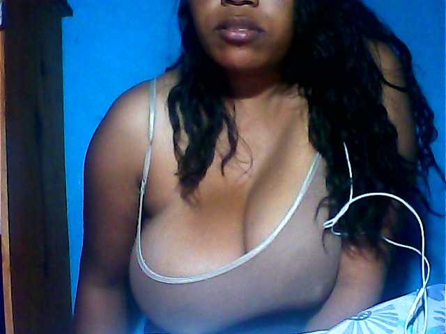 MIRANDAW live cam on BongaCams