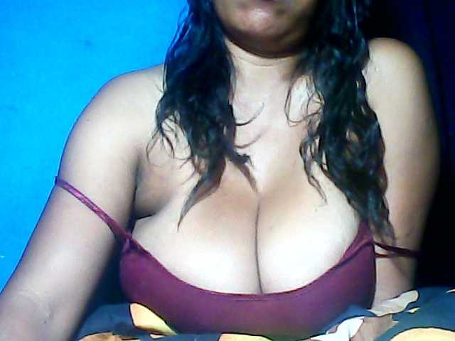 MIRANDAW live cam on BongaCams