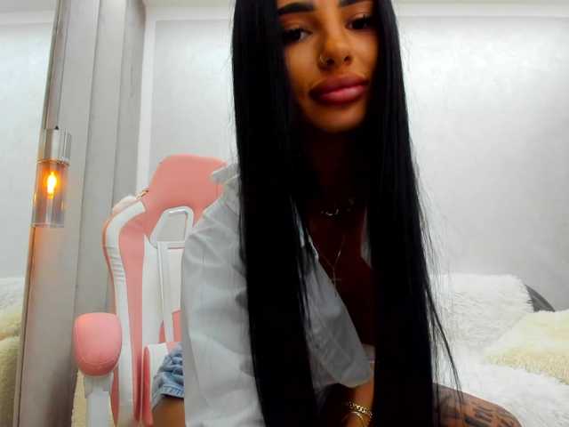 BritneyCharm webcam