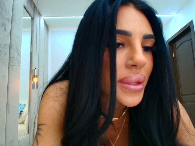 BritneyCharm live cam on BongaCams