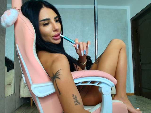 BritneyCharm live cam on BongaCams