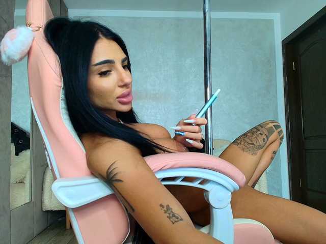 BritneyCharm live cam on BongaCams