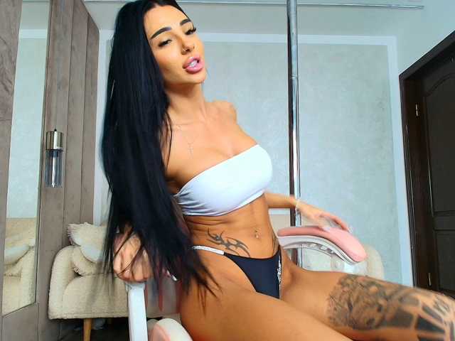 BritneyCharm live cam on BongaCams