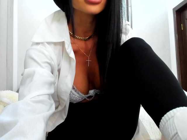 BritneyCharm live cam on BongaCams