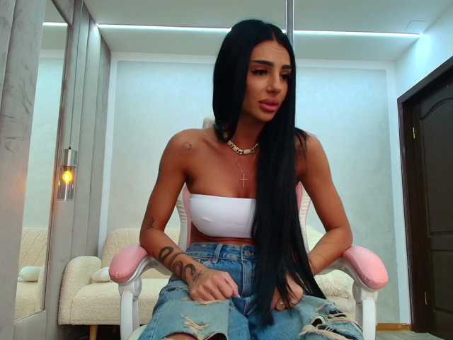 BritneyCharm, en directo ahora en BongaCams