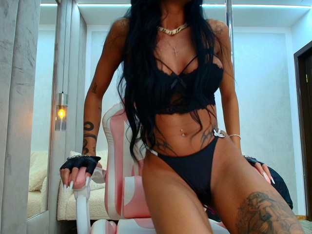 BritneyCharm live cam on BongaCams