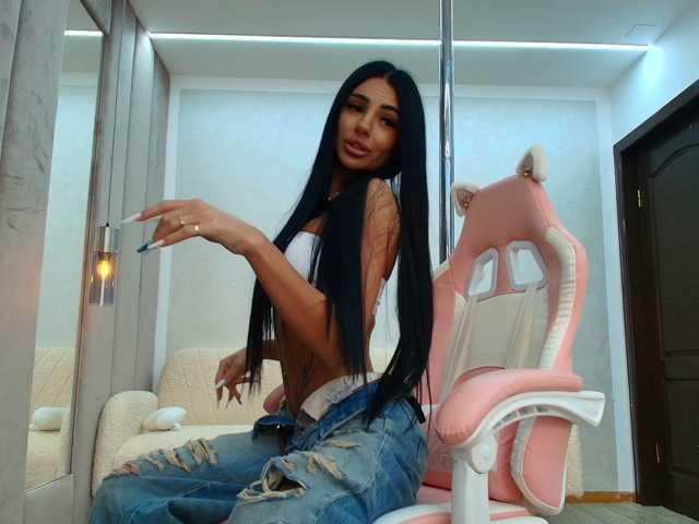 BritneyCharm, en directo ahora en BongaCams