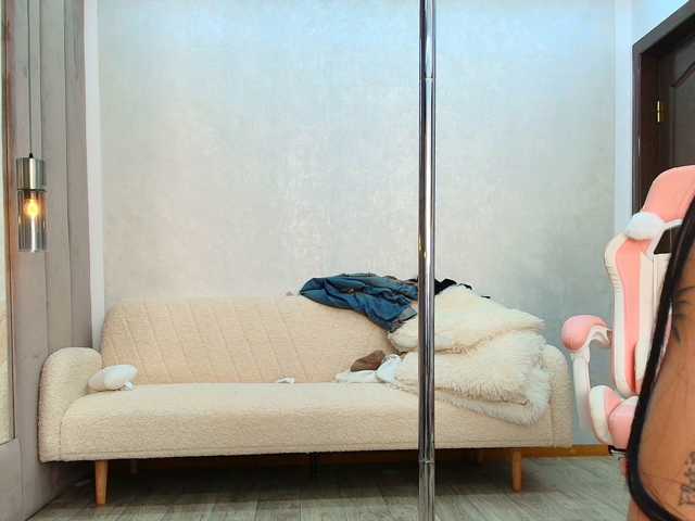 BritneyCharm, en directo ahora en BongaCams