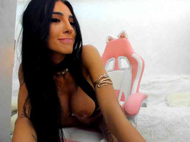 BritneyCharm webcam