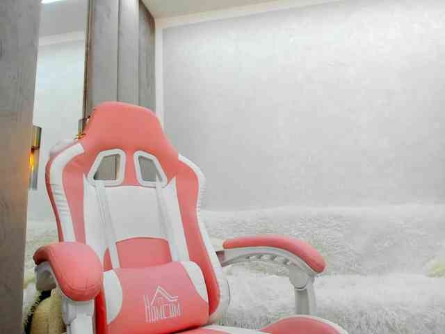 BritneyCharm webcam