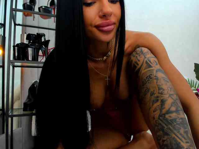 BritneyCharm webcam
