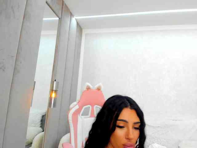 BritneyCharm webcam