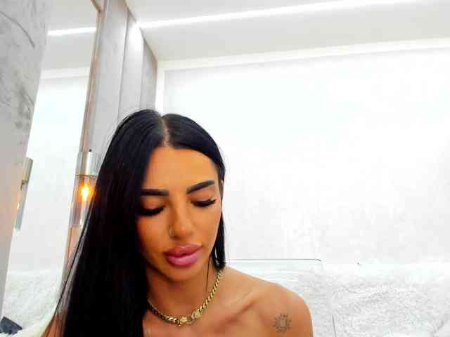 BritneyCharm webcam