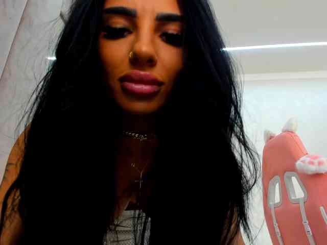 BritneyCharm webcam