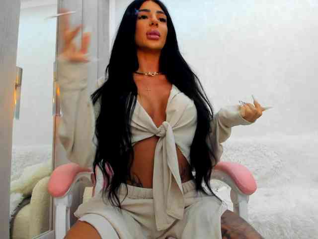 BritneyCharm webcam
