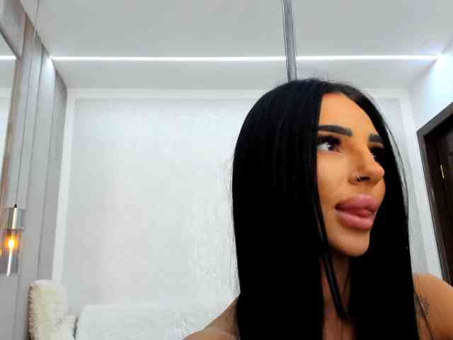 BritneyCharm webcam