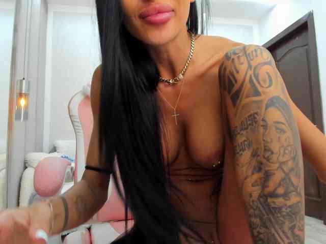 BritneyCharm webcam