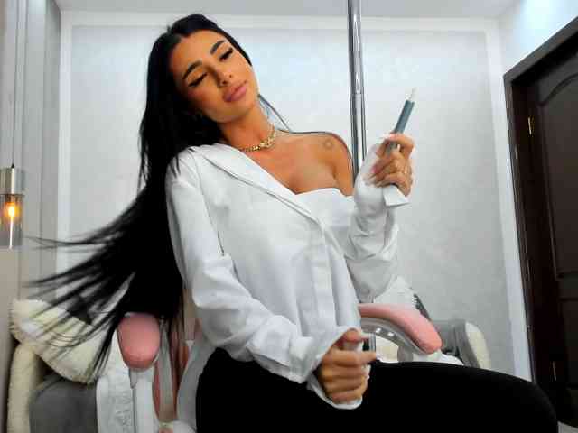 BritneyCharm webcam