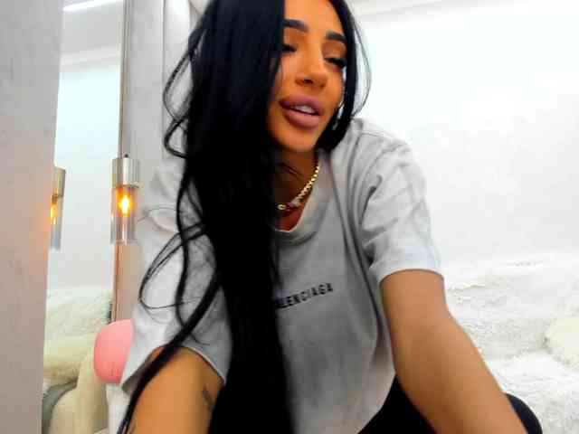 BritneyCharm webcam