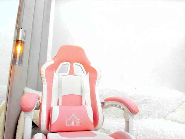 BritneyCharm webcam