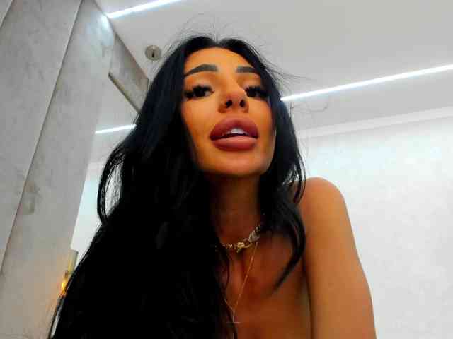 BritneyCharm webcam