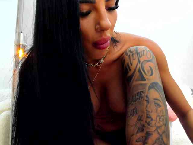 BritneyCharm webcam
