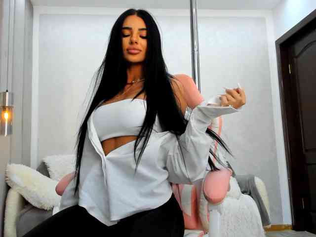 BritneyCharm webcam