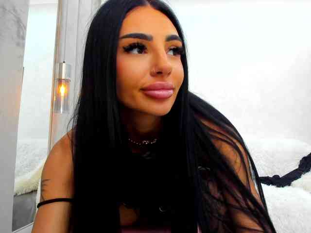 BritneyCharm webcam