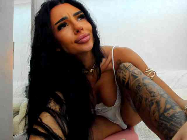 BritneyCharm webcam