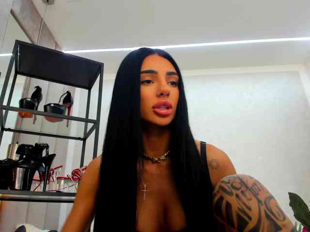 BritneyCharm webcam