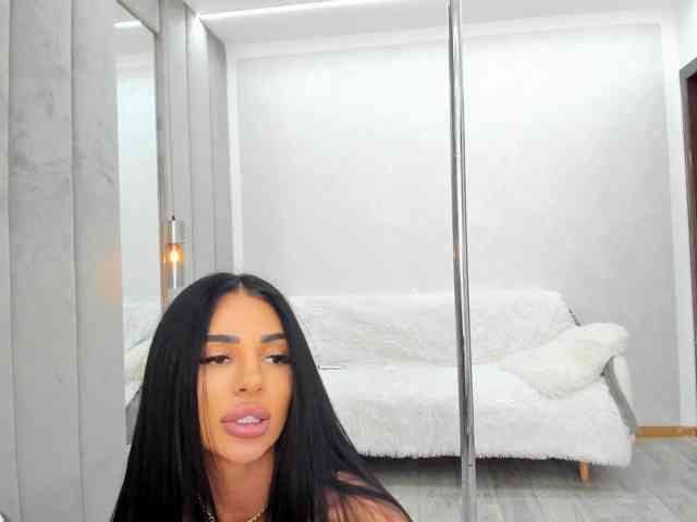 BritneyCharm webcam