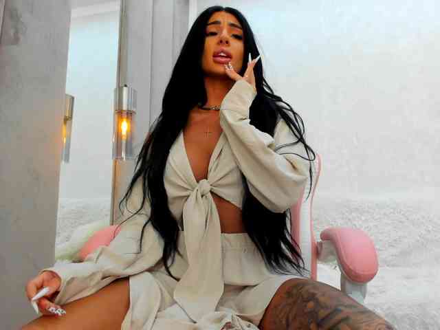 BritneyCharm webcam
