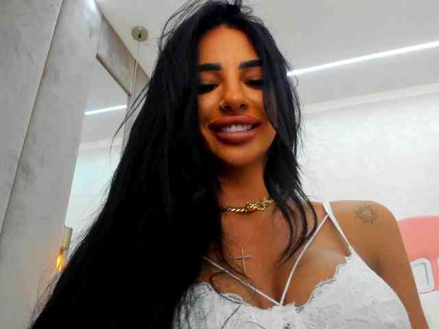 BritneyCharm webcam
