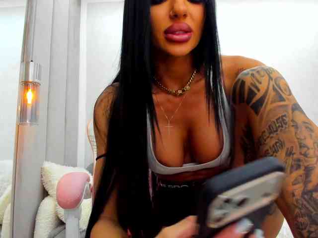 BritneyCharm webcam