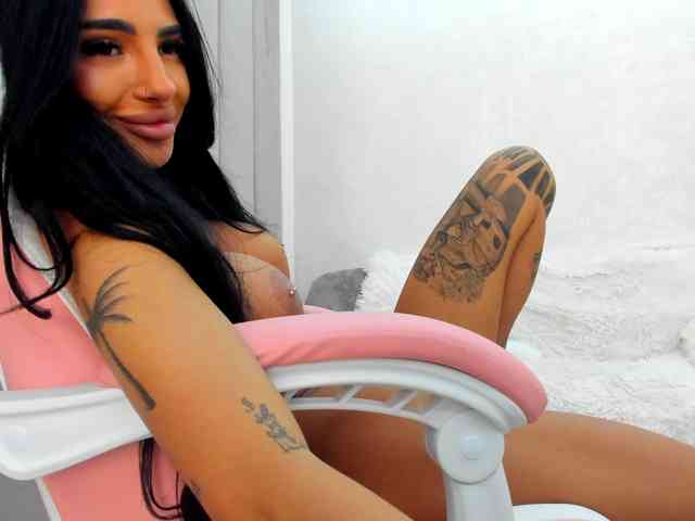 BritneyCharm webcam